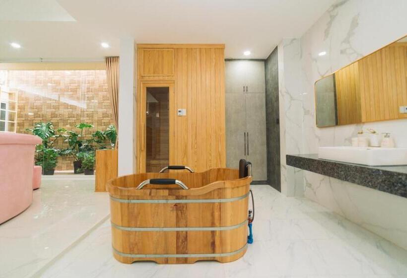 سوییت با استخر, Quy Tai Premium