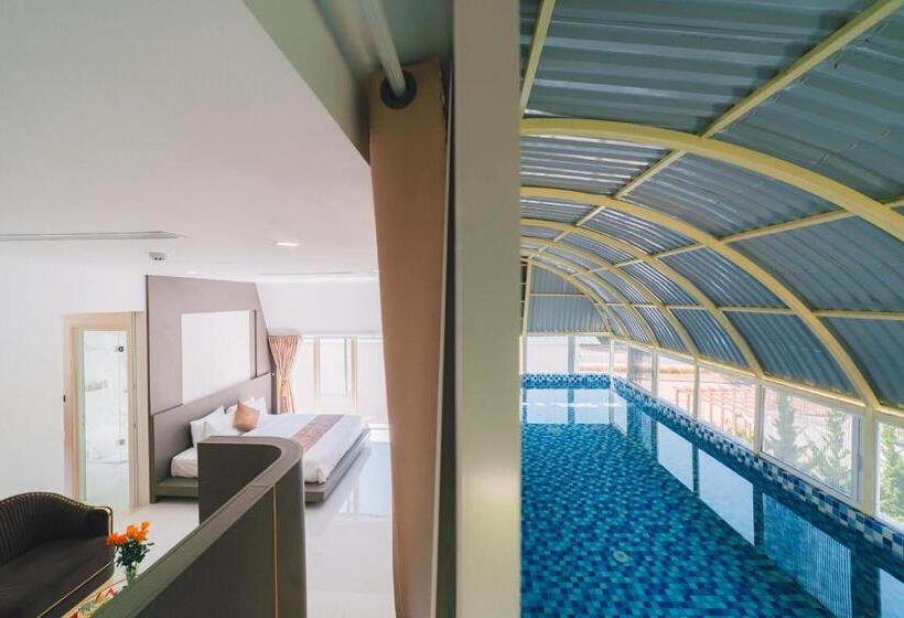 اتاق خانوادگی, Quy Tai Premium