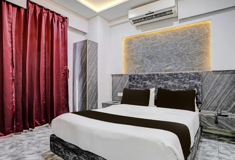 Classic Kolmen Hengen Huone, Oyo Hotel Star Galaxy