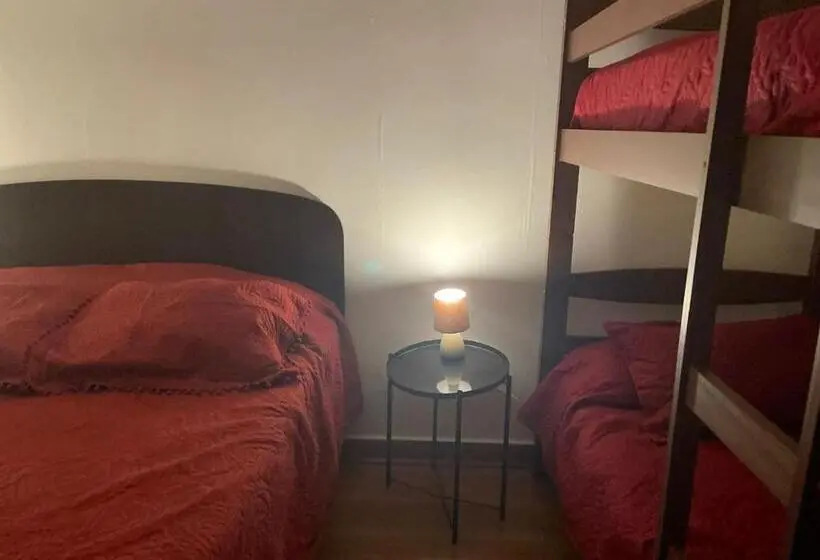 Standard Neljän Hengen Huone Jaettu Kylpyhuone, Hostal Entreorientes