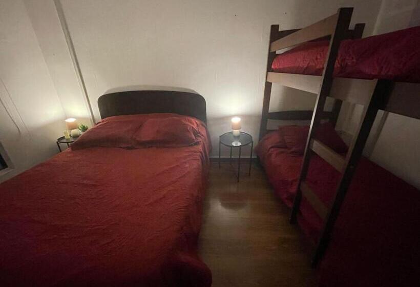 Номер Стандарт Четырехместный Совместный Санузел, Hostal Entreorientes