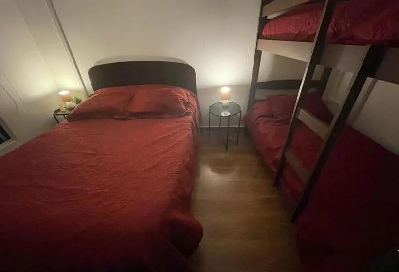 Standard Neljän Hengen Huone Jaettu Kylpyhuone, Hostal Entreorientes