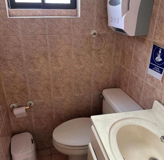 Трехместный Номер Стандарт Совместная Ванная, Hostal Entreorientes