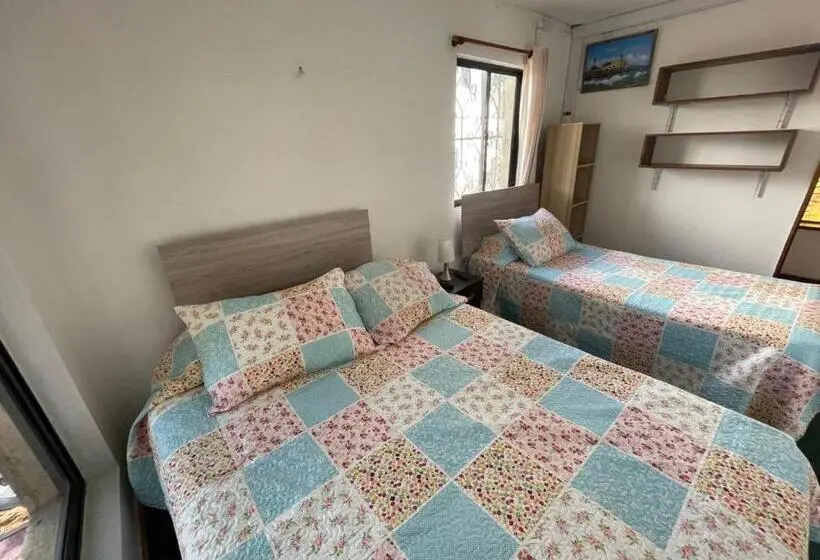 Standard Kolmen Hengen Huone Jaettu kylpyhuone, Hostal Entreorientes