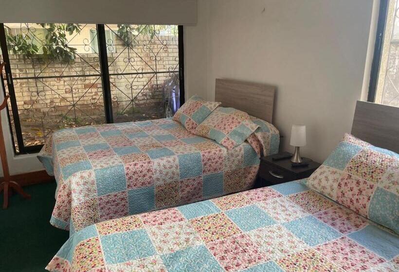 Трехместный Номер Стандарт Совместная Ванная, Hostal Entreorientes