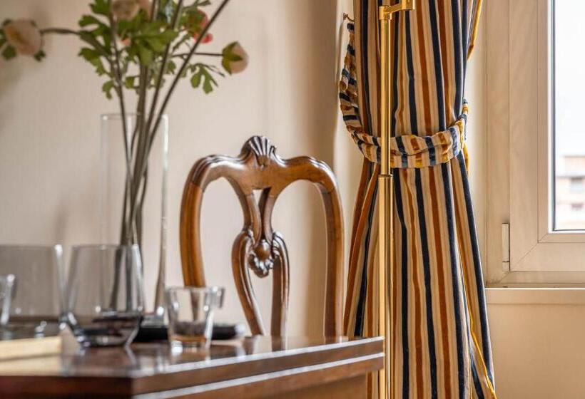 סוויטה נוף לגינה, The Train Suites