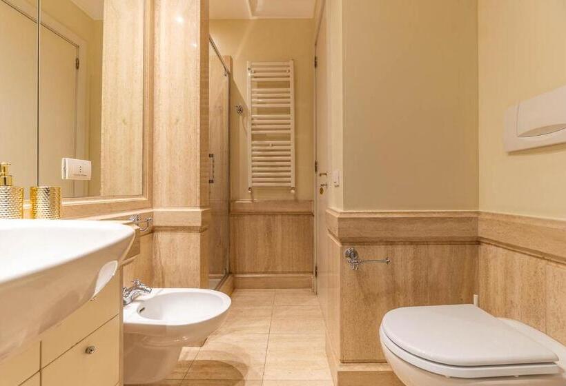 סוויטה עם מרפסת, The Train Suites