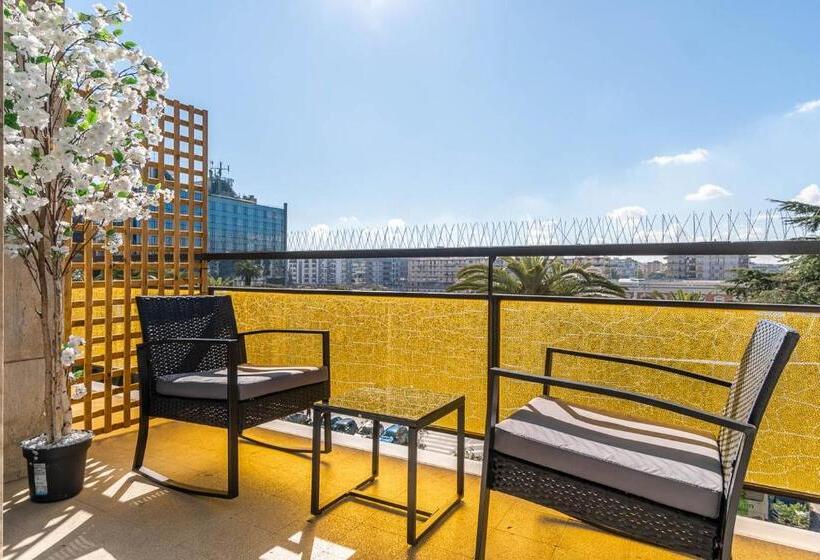 סוויטה עם מרפסת, The Train Suites