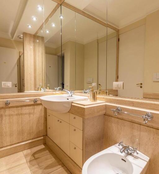 סוויטה עם מרפסת, The Train Suites