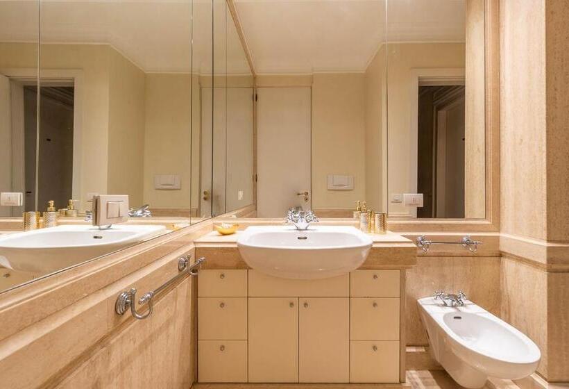 סוויטה עם מרפסת, The Train Suites