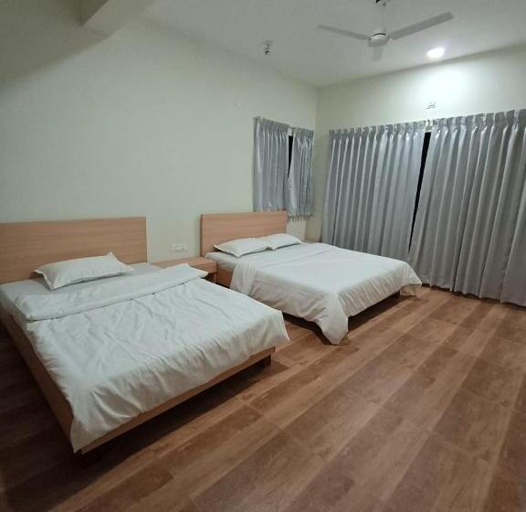 חדר משפחתי, Coastal Paradise