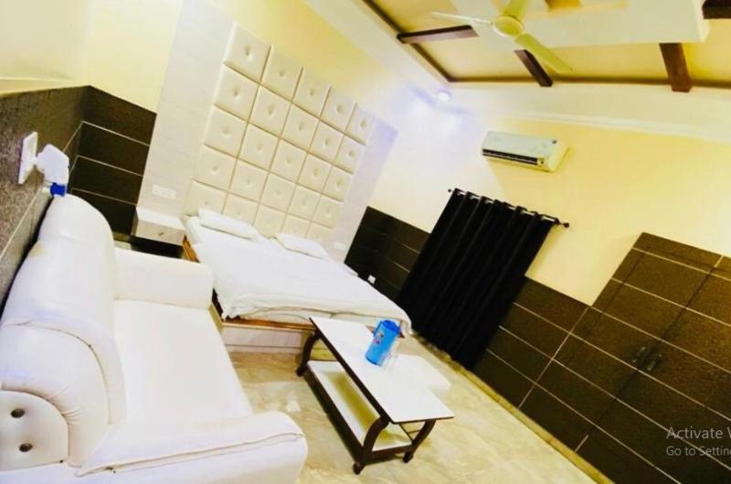 キングサイズベッドのデラックスルーム, Shri Ram Hotel , Ayodhya