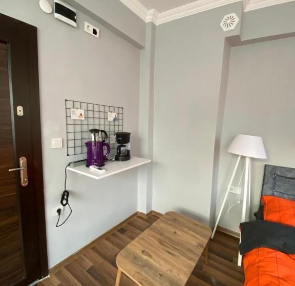 스탠다드 스튜디오, Yeldeği̇rmeni̇ Otel