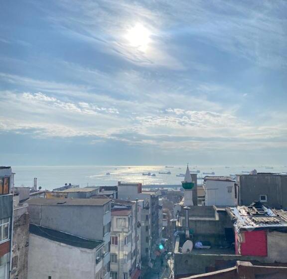 스탠다드 스튜디오, Yeldeği̇rmeni̇ Otel