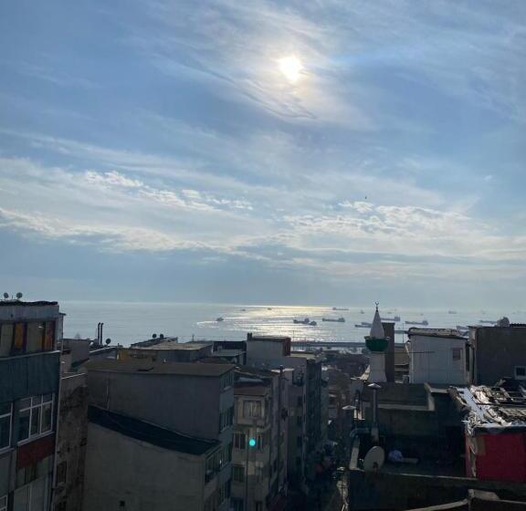 스탠다드 스튜디오, Yeldeği̇rmeni̇ Otel