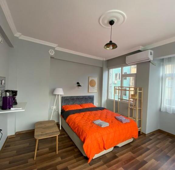 Студия Стандарт, Yeldeği̇rmeni̇ Otel