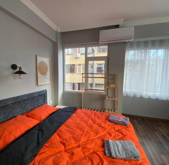 스탠다드 스튜디오, Yeldeği̇rmeni̇ Otel