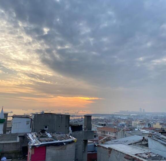 스탠다드 스튜디오, Yeldeği̇rmeni̇ Otel