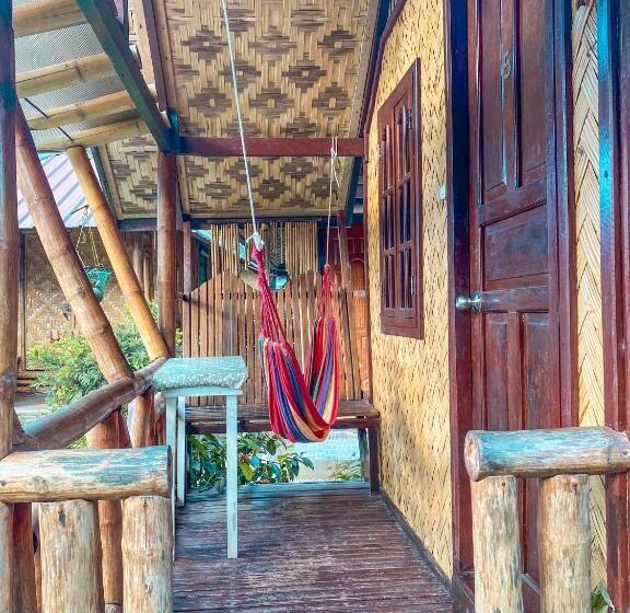 Pokój Ekonomiczny, Eashantis Place