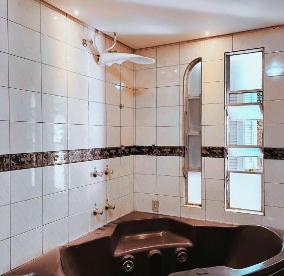 带按摩浴盆的套房, Pousada Quinta Dos Medeiros Canela E Ipê Amarelo Gramado