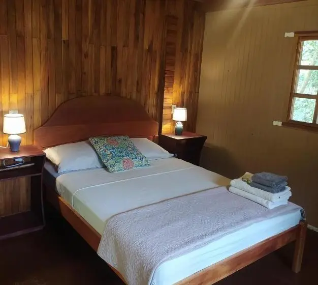 Perhehuone, Mineral River Eco Village