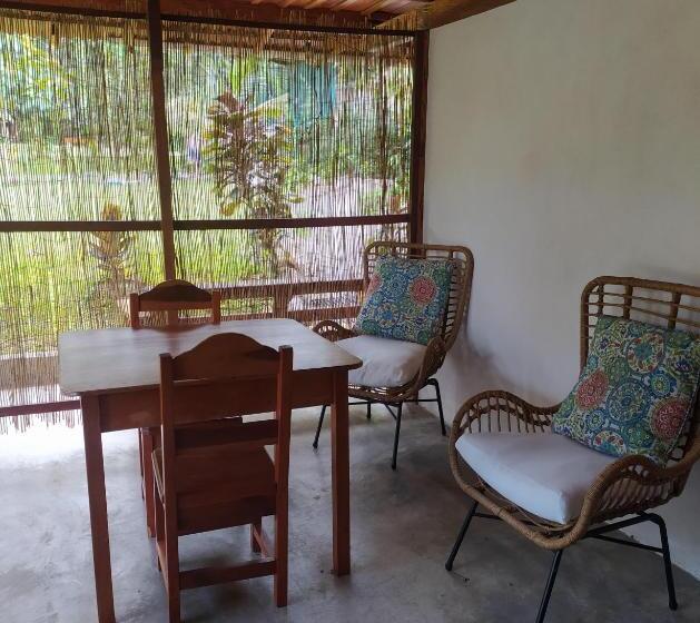 חדר משפחתי, Mineral River Eco Village