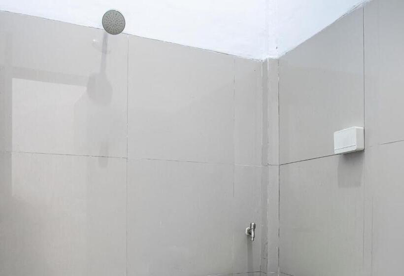 Pokój Deluxe, Oyo 93476 Owo Guest House Syariah