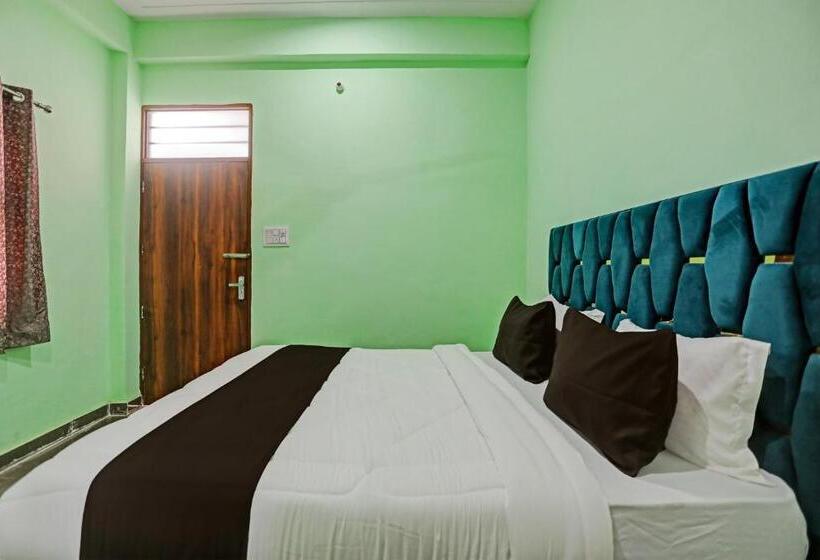 חדר קלאסי לשלושה, O J M K