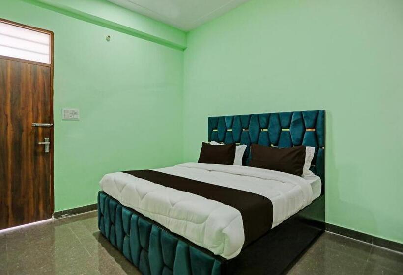 חדר קלאסי לשלושה, O J M K