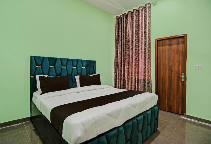 חדר קלאסי לשלושה, O J M K