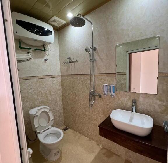 اتاق استاندارد سه نفره, Tuyên Thoa