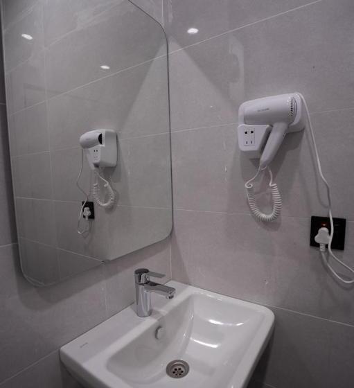 سوییت لوکس, Motel Danzha