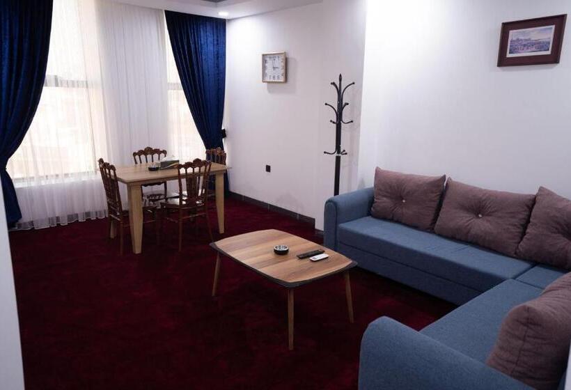 سوییت لوکس, Motel Danzha