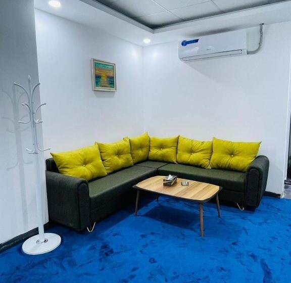 سوییت لوکس, Motel Danzha