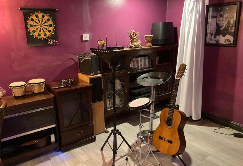 غرفة قياسية فردية, Hong Kong Inn