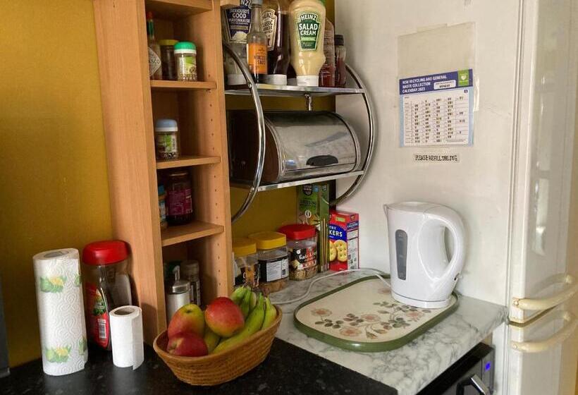 غرفة قياسية ثلاثية مطلة علي الحديقة, Hong Kong Inn