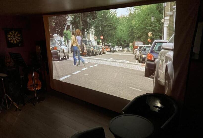 غرفة قياسية ثلاثية مطلة علي الحديقة, Hong Kong Inn