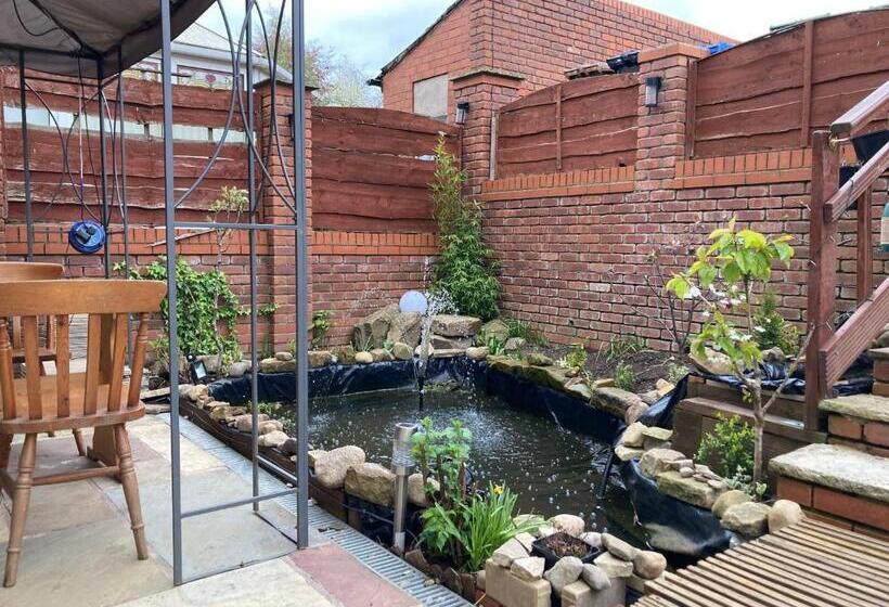 غرفة قياسية مطلّة علي الحديقة, Hong Kong Inn