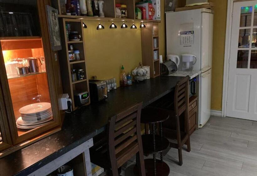 غرفة قياسية مطلّة علي الحديقة, Hong Kong Inn