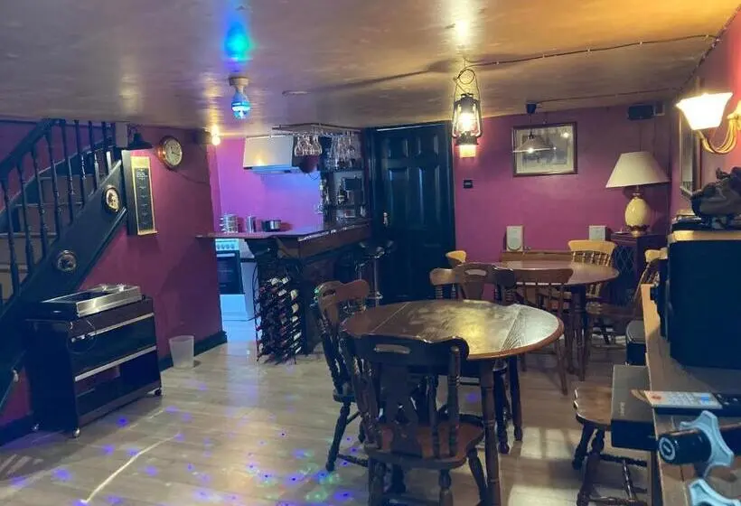 ファミリールーム, Hong Kong Inn