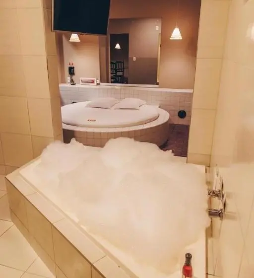 デラックススイート, Champagne Motel By Drops
