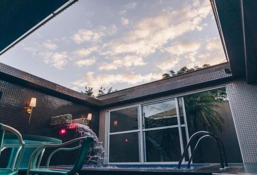 Люкс с Бассейном, Champagne Motel By Drops