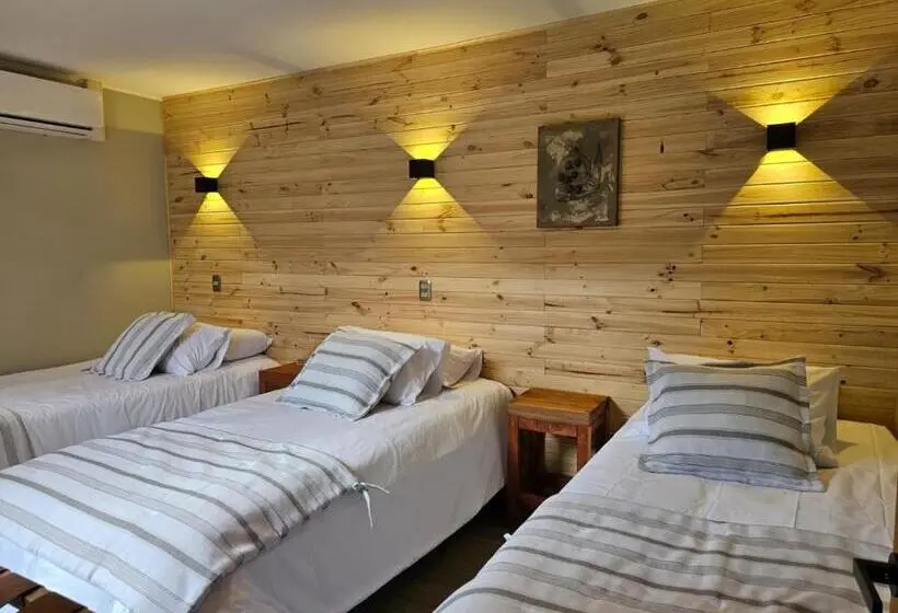 Standard Kolmen Hengen Huone, Bacaris