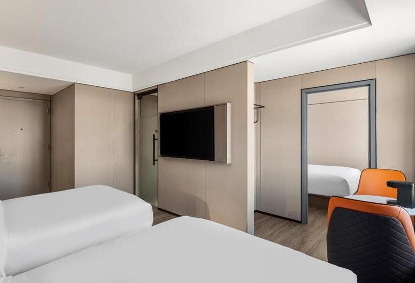 家庭间, Ly New York