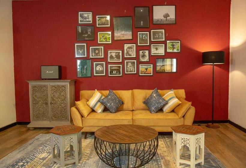 فيلا غرفتين نوم, Tiki Taka