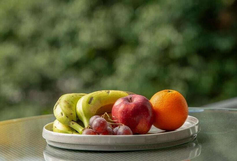 فيلا غرفتين نوم, Tiki Taka