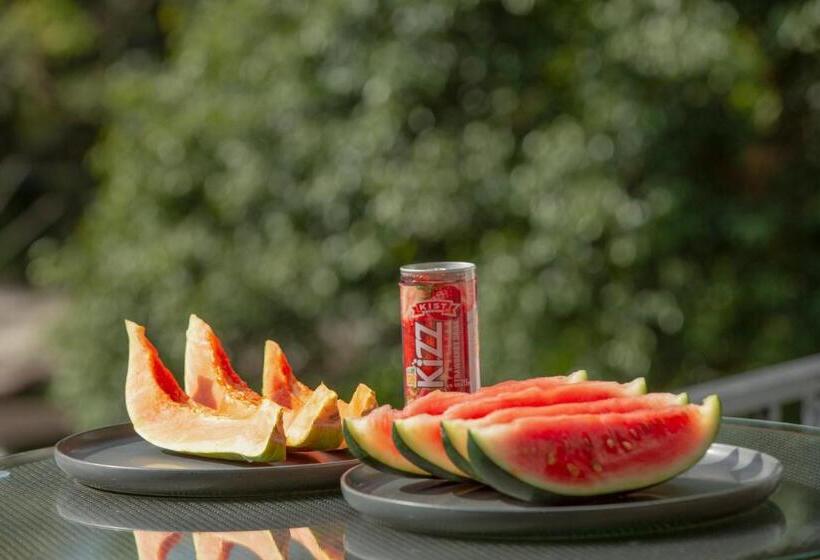 فيلا غرفتين نوم, Tiki Taka