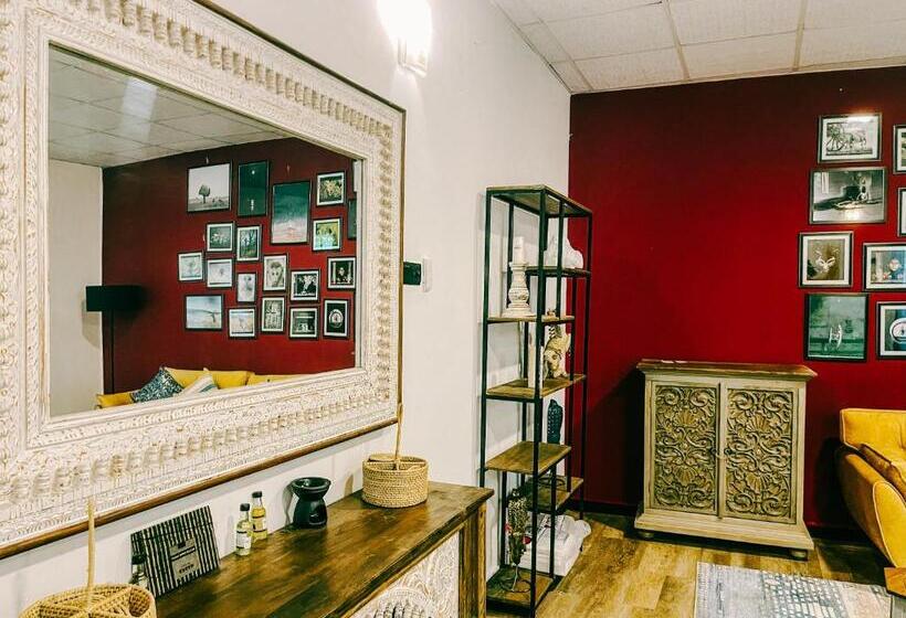 فيلا غرفتين نوم, Tiki Taka