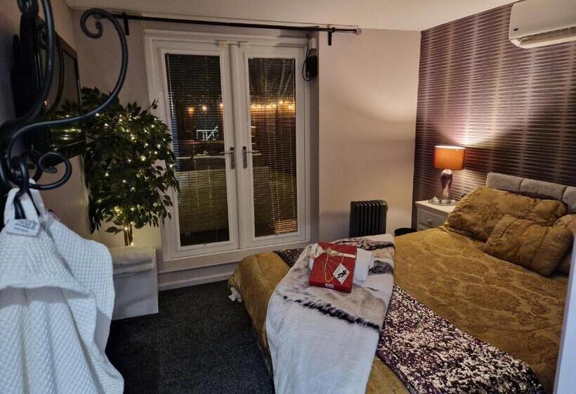 اتاق لوکس, The Ivy Garden Suite