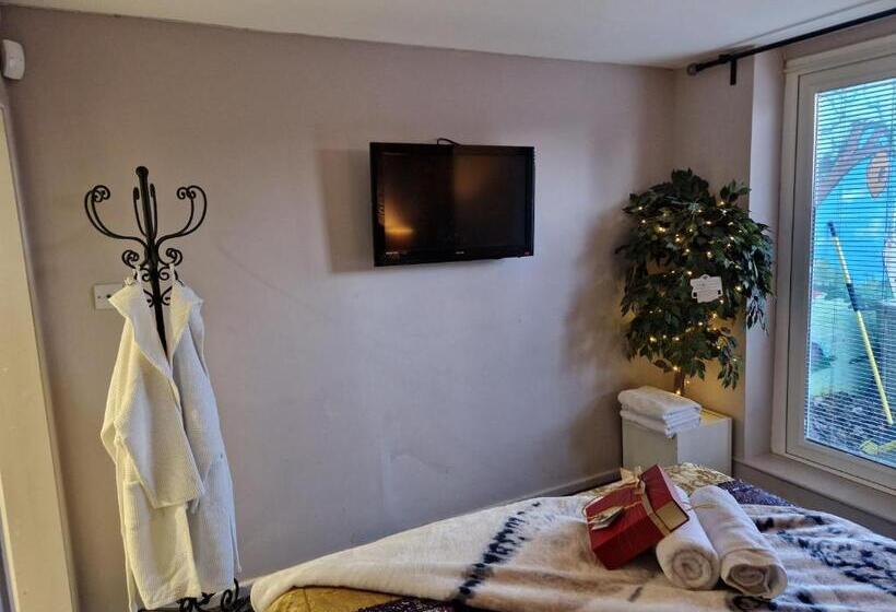 اتاق لوکس, The Ivy Garden Suite